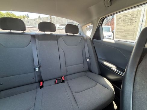 Used 2025 Kia K4 FWD image 36