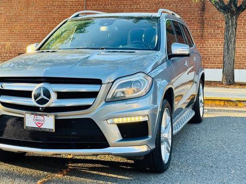 Used 2014 Mercedes-Benz GL 550 4MATIC image 2