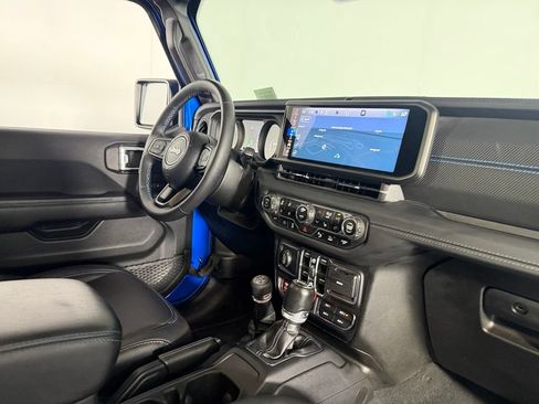 Used 2024 Jeep Wrangler Unlimited Rubicon 4xe AWD/4WD image 31