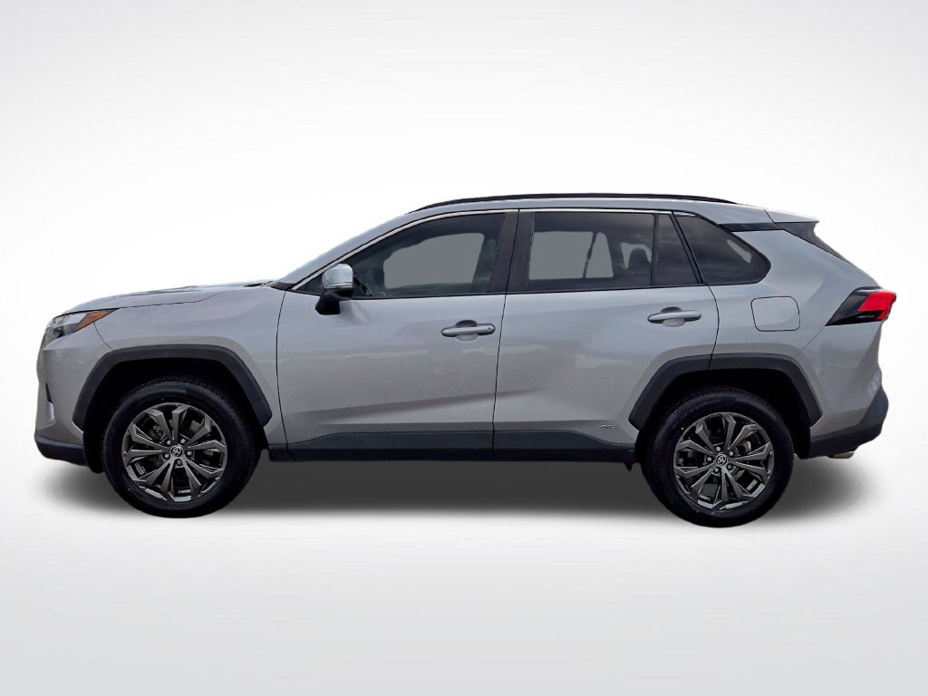 Used 2022 Toyota RAV4 XLE Premium AWD/4WD image 4