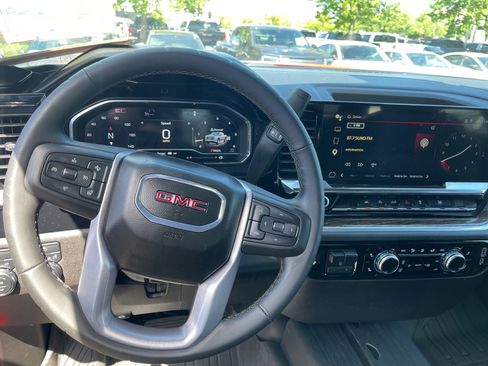 Used 2025 GMC Sierra 1500 Elevation image 7