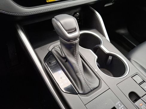 Used 2023 Toyota Highlander XLE image 26