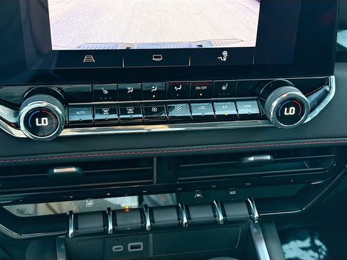 Used 2024 Chevrolet Colorado Z71 w/ Z71 Convenience Package 2 image 33