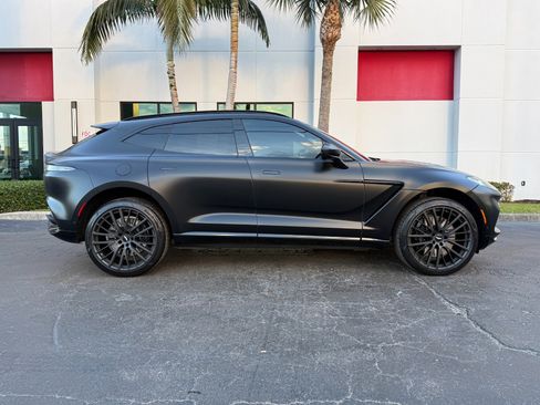 Used 2022 Aston Martin DBX image 3