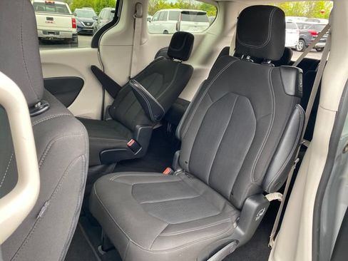 Used 2023 Chrysler Voyager LX FWD image 17