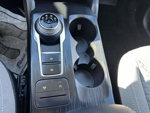 Used 2022 Ford Escape SE image 21