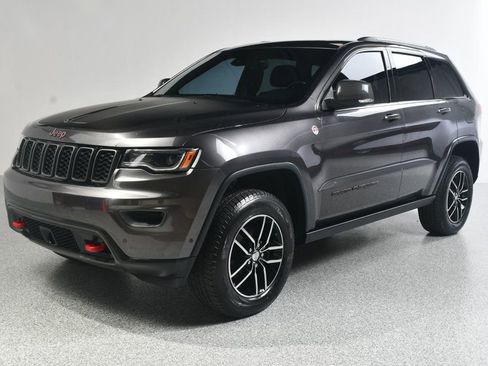 Used 2018 Jeep Grand Cherokee Trailhawk w/ Trailhawk Luxury Group image 2