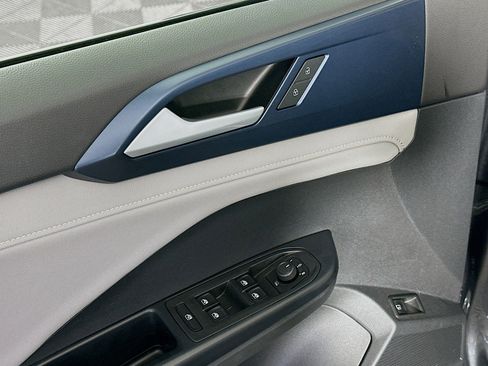 Used 2024 Volkswagen Taos SE image 15