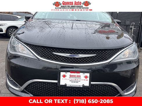 Used 2019 Chrysler Pacifica Touring-L image 26