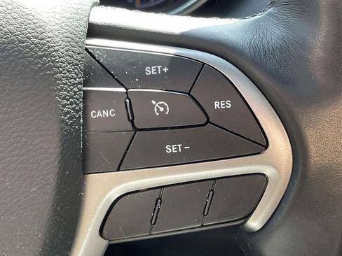 Used 2021 Jeep Grand Cherokee Laredo X AWD/4WD image 24