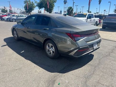 Used 2025 Hyundai Elantra SE FWD image 5