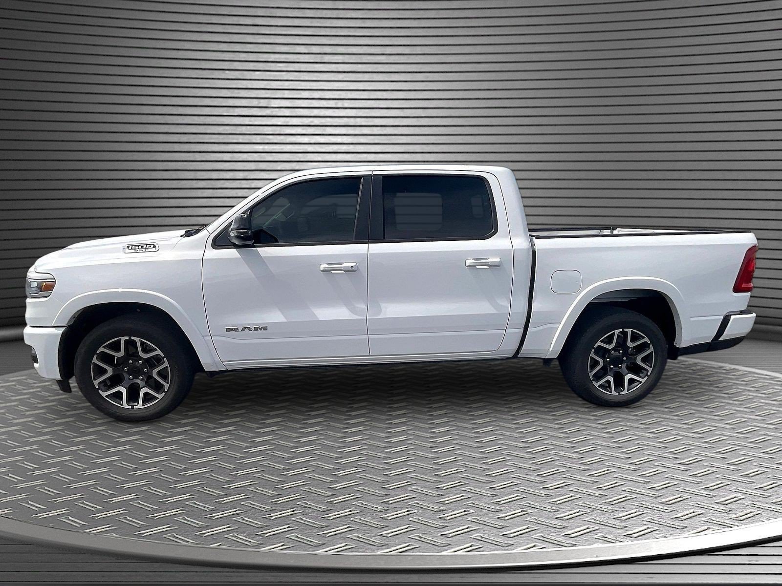 Used 2025 RAM 1500 Laramie w/ Laramie Southwest Edition AWD/4WD image 4