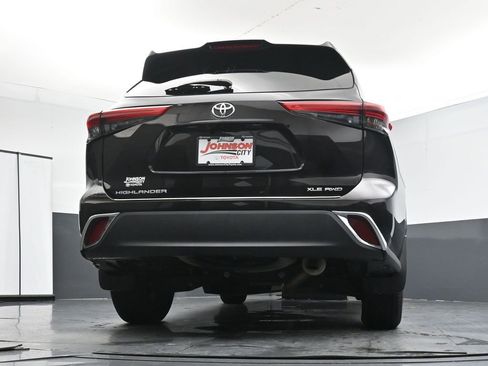 Used 2021 Toyota Highlander XLE AWD/4WD image 34
