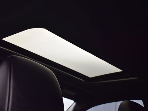 Used 2020 Toyota Tacoma Limited image 29