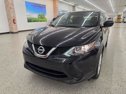 Used 2018 Nissan Rogue Sport S w/ S Appearance Package AWD/4WD image 1