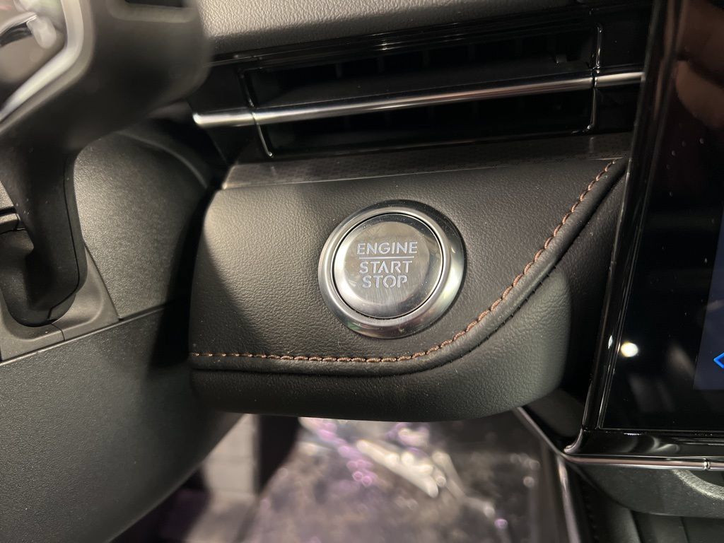 Used 2026 Lincoln Nautilus Premier AWD/4WD image 18