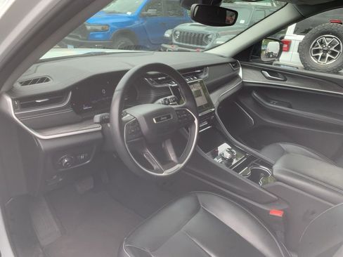 Used 2022 Jeep Grand Cherokee Limited AWD/4WD image 11