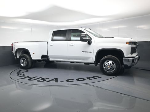 Used 2025 Chevrolet Silverado 3500 LT w/ Safety Package image 2