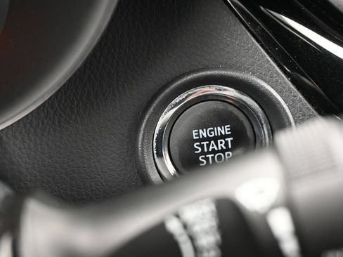 Used 2019 Toyota C-HR XLE FWD image 28