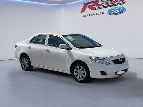 Used 2010 Toyota Corolla LE FWD image 2