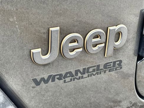 Used 2022 Jeep Wrangler Unlimited Rubicon w/ Trailer Tow Package image 9