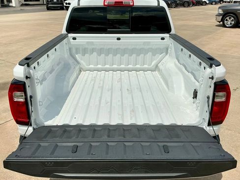 Used 2024 GMC Canyon AT4 w/ Technology Package AWD/4WD image 17