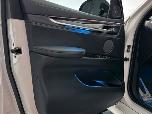 Used 2019 BMW X6 xDrive50i w/ M Sport Package image 17