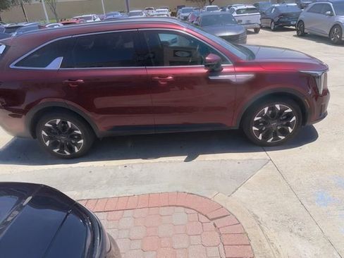 Certified 2025 Kia Sorento SX FWD image 5
