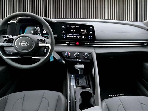 New 2025 Hyundai Elantra SE image 5