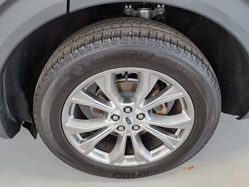 Used 2022 Ford Explorer Limited image 41