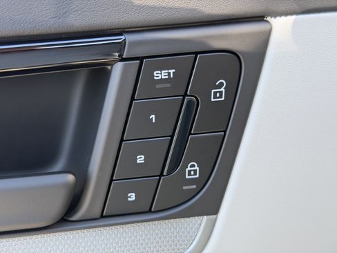 Certified 2026 Porsche Cayenne AWD/4WD image 21