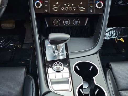 Used 2025 Genesis G70 2.5T image 28