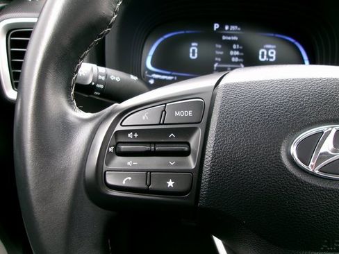 Used 2024 Hyundai Venue SEL image 10