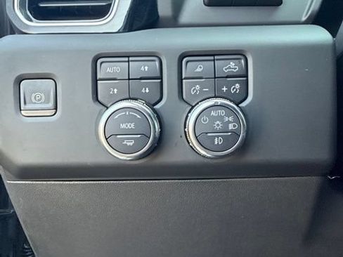 Used 2024 GMC Sierra 2500 Denali w/ Technology Package AWD/4WD image 30