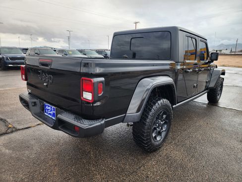 Used 2023 Jeep Gladiator Willys image 5