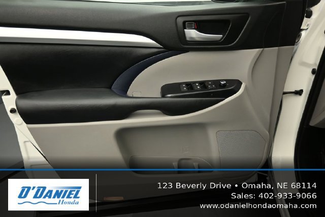 Used 2019 Toyota Highlander XLE w/ Protection Package #3 AWD/4WD image 23