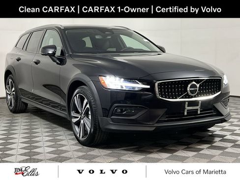 Used 2025 Volvo V60 B5 Cross Country Plus image 1