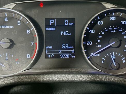 Used 2017 Hyundai Elantra SE image 12