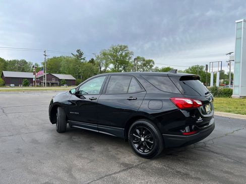 Used 2019 Chevrolet Equinox LS w/ LS Convenience Package FWD image 4