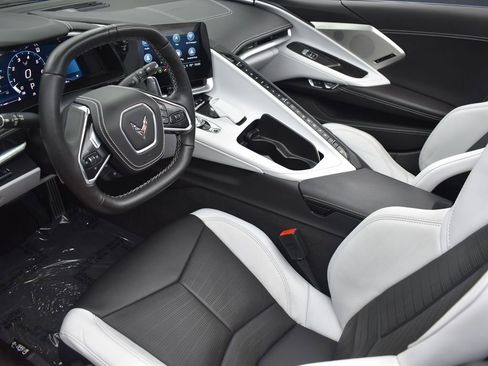 Used 2021 Chevrolet Corvette Stingray Premium Conv w/ Z51 Performance Package image 12