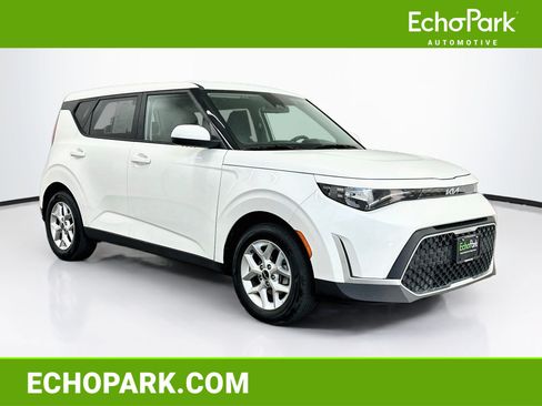 Used 2025 Kia Soul LX w/ LX Technology Package FWD image 1