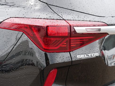 Used 2023 Kia Seltos SX w/ SX Sunroof Package image 17