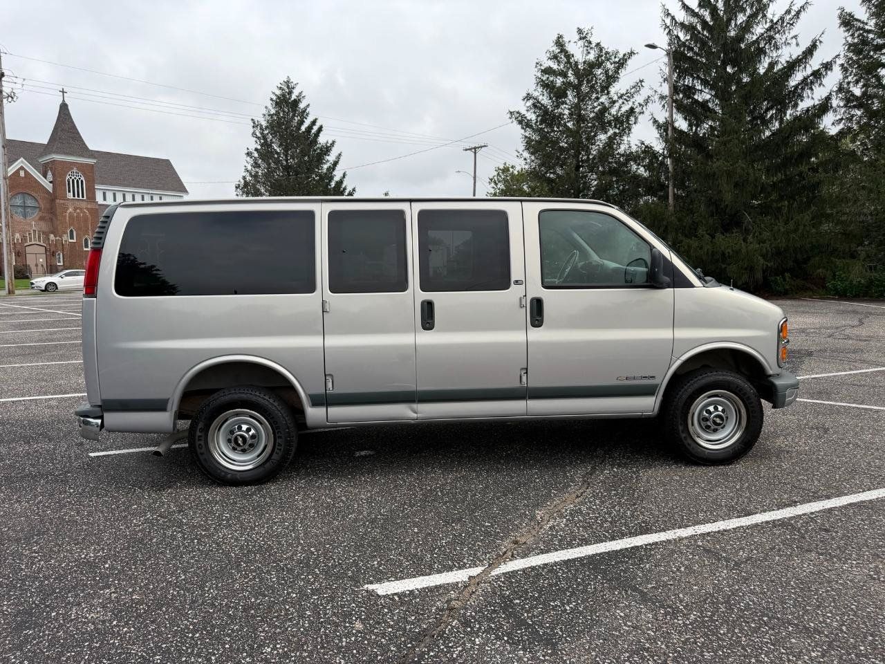 Used 1998 Chevrolet Express 2500 Passenger w/ Preferred Equipment Group RWD image 5