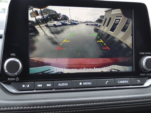 Used 2024 Nissan Rogue SV image 9