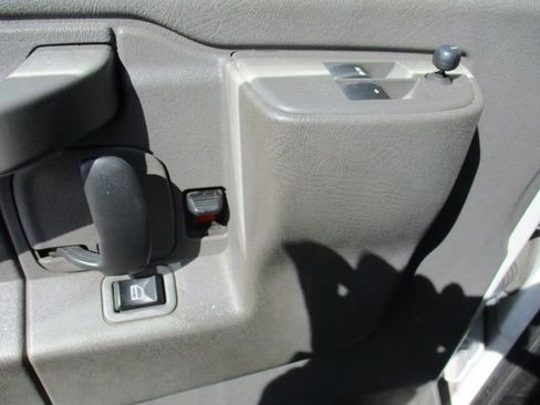 Used 2017 Chevrolet Express 3500 Extended image 11