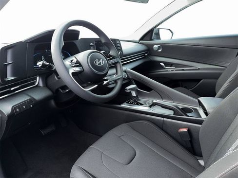 New 2026 Hyundai Elantra SE FWD image 14