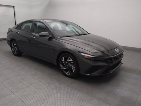 Used 2025 Hyundai Elantra Sport FWD image 11