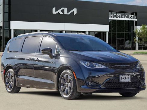Used 2020 Chrysler Pacifica Limited w/ S Appearance Package image 8