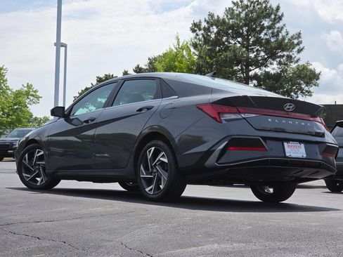 Used 2024 Hyundai Elantra Limited FWD image 17