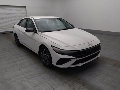 Used 2025 Hyundai Elantra Sport FWD image 13